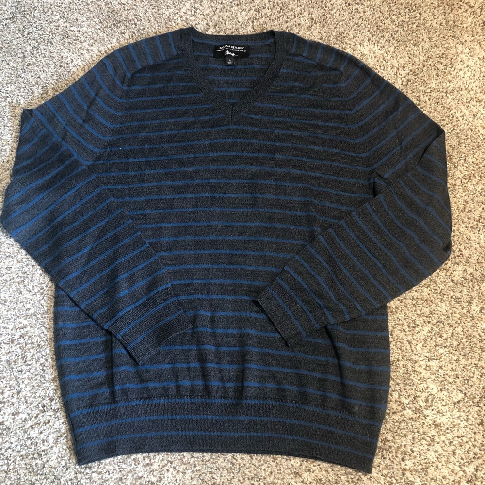 Banana Republic Italian Merino V Neck Sweater- L